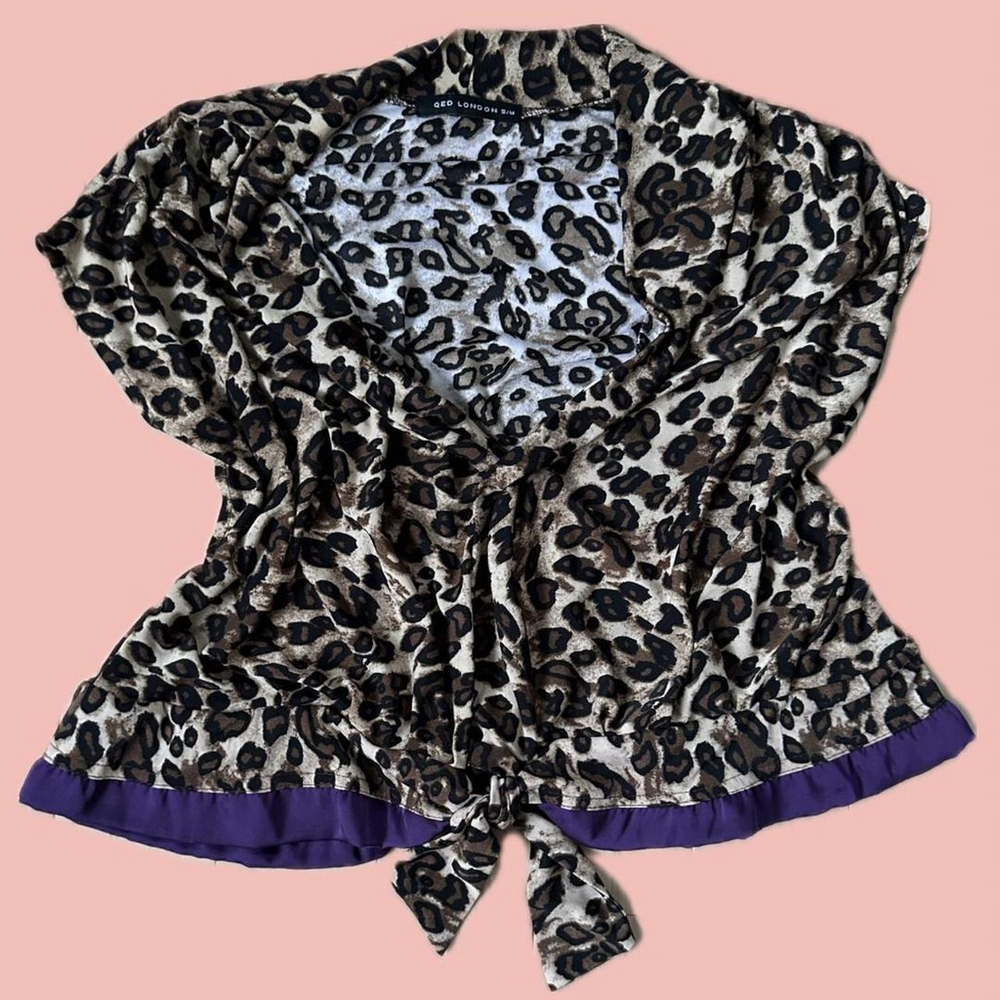 🧡 2 for 10$ QED London Leopard Print Blouse – Ruched Waist, Purple